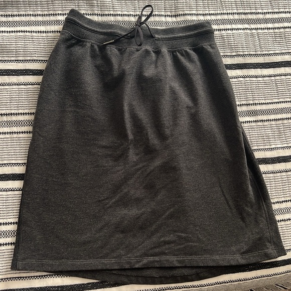 Lululemon Start Anew Skirt in Heathered Black (dark grey) Size 4 - Picture 2 of 5